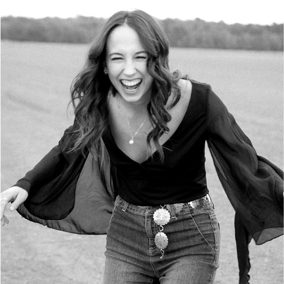 Meet your Posher, Jillian - Picture 6 of 6